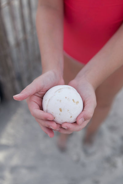 Oatmeal Milk & Honey Scented 8 oz Bath Bomb 